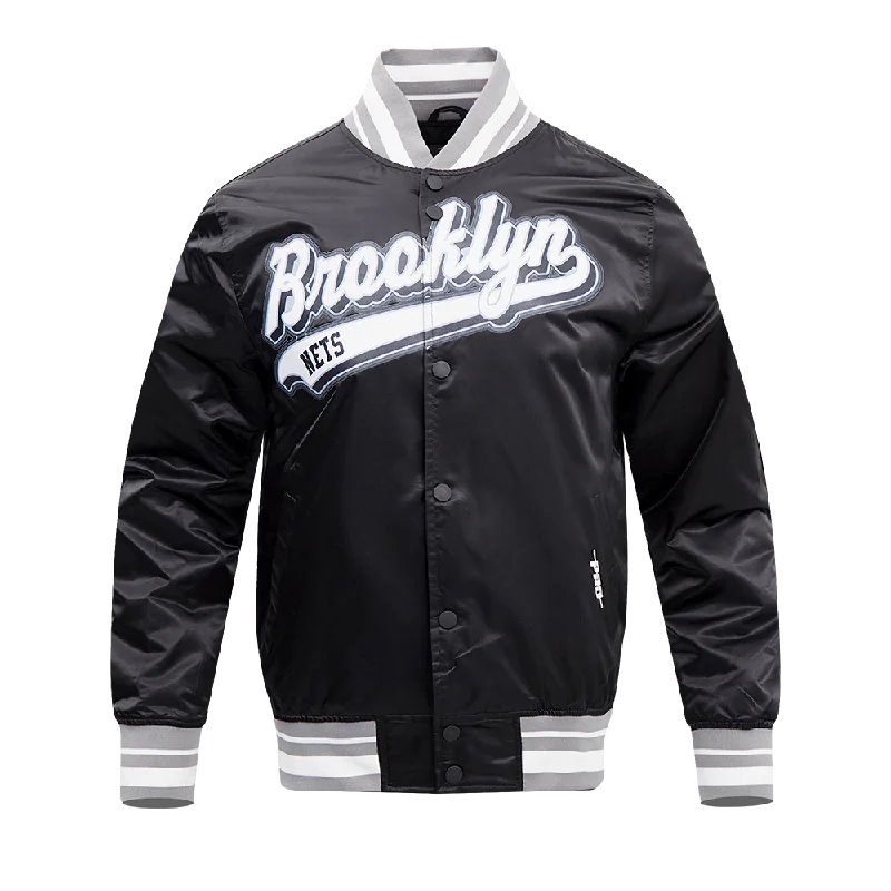 NBA BROOKLYN NETS SCRIPT TAIL MEN'S SATIN JACKET (BLACK/GRAY)